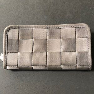 Harvey’s seatbelt wallet